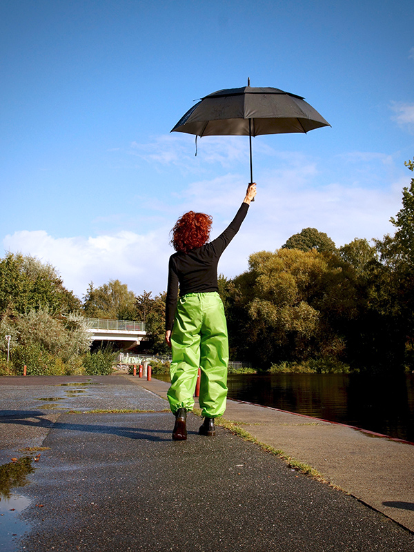 Corinna 40 Regenhose Gruen Hinten