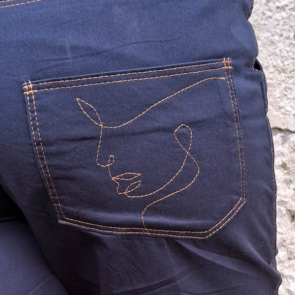 Nurja 44 Blau Taschendetail