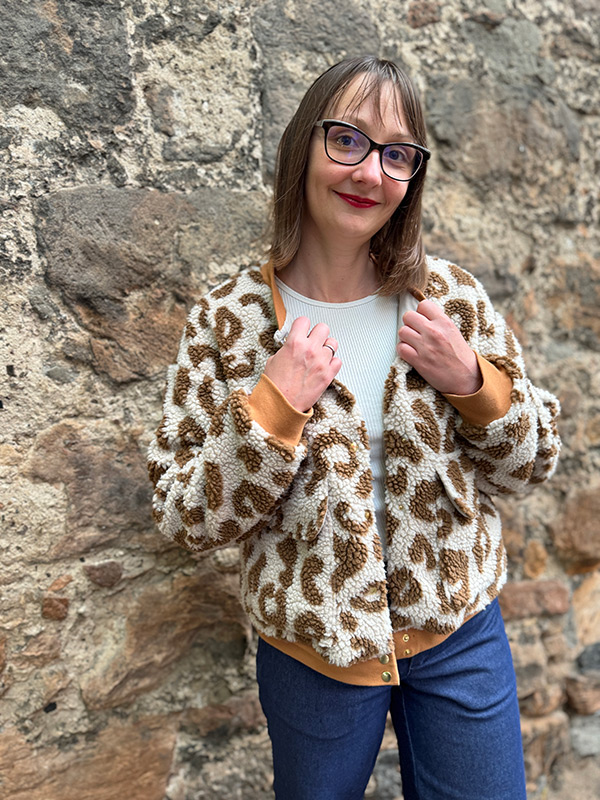 BESS 36 Pluesch Mit Druckknoepfen