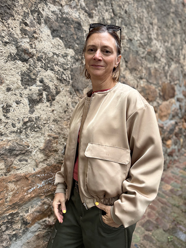 BESS 42 44 Satin Seitlich