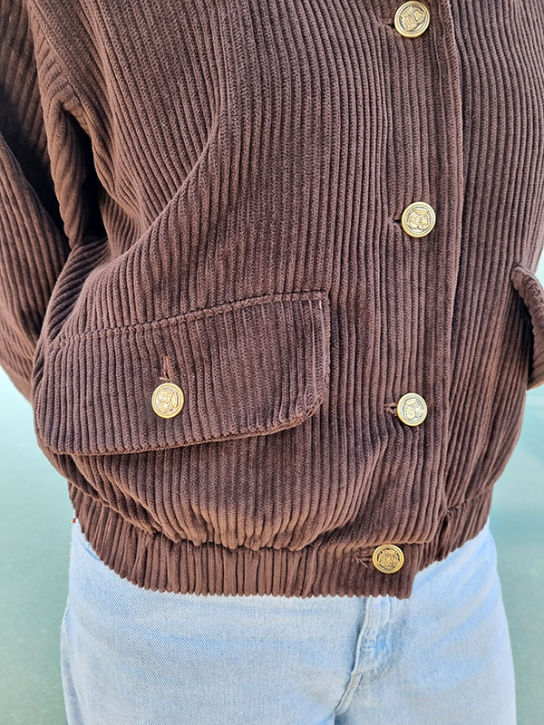 BESS 42 Cord Braun Kurz Detail