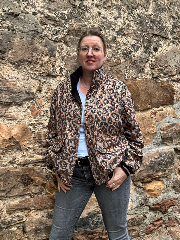 BESS 42 Leo Hoher Kragen