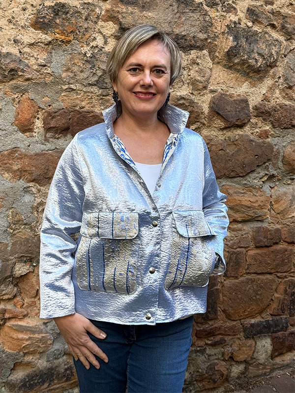 BESSA 38 Seide Hoher Kragen