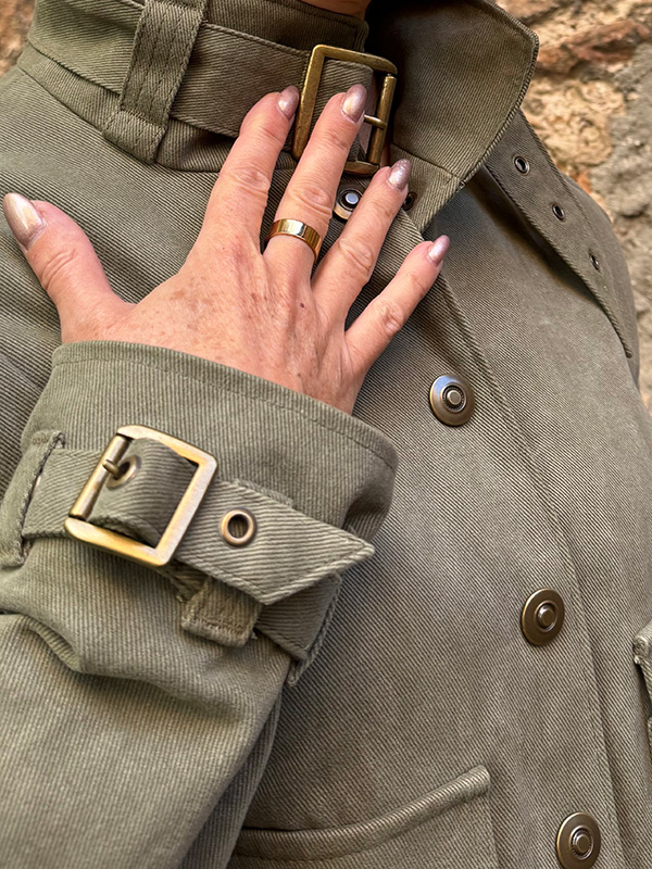 BESSA 40 Hoher Kragen Gurtdetail