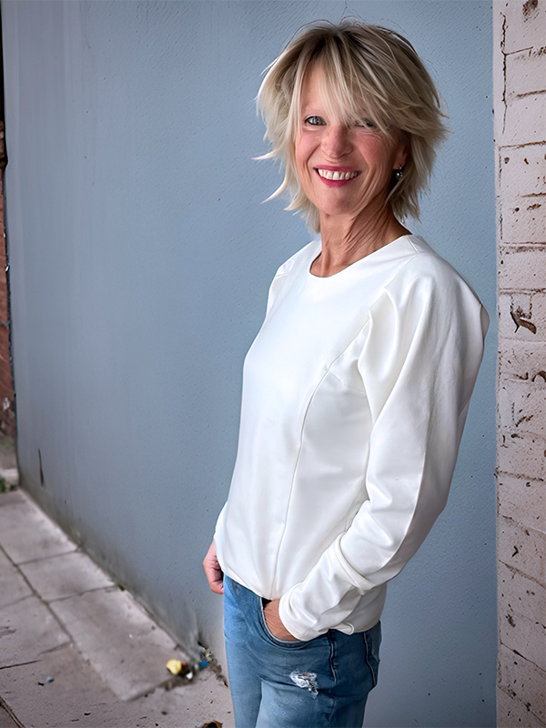 ALIRA 34 Weiß Seitlich