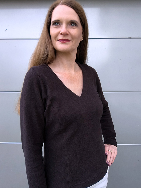 ALIRA 36 Wolle V Ausschnitt Seitlich