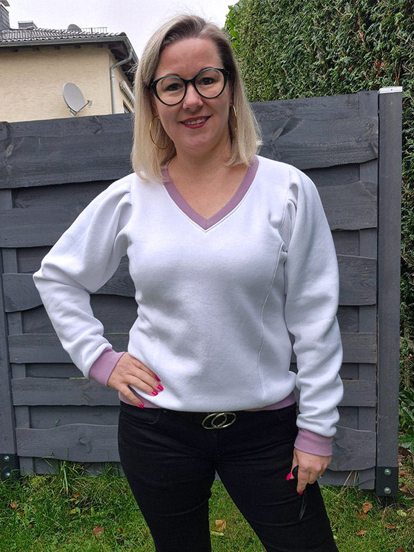 ALIRA 42 Weiß Sweat V Ausschnitt