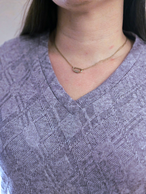 ALIRA 46 V Ausschnitt Ueberlappend