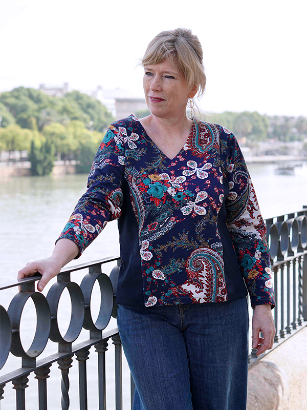 ALIRA 46 Schwarz Blumig