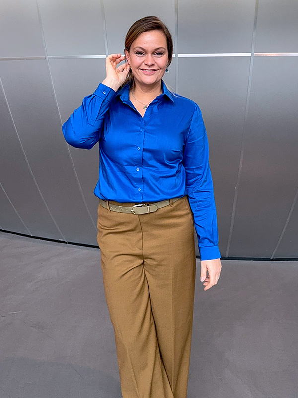 CORA 44 Royalblau Manschette1