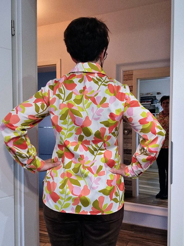 Cora 40 Blumig Ruecken