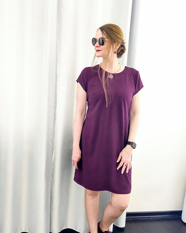 AMICA 38 Kleid Vorne Rund Aubergine1
