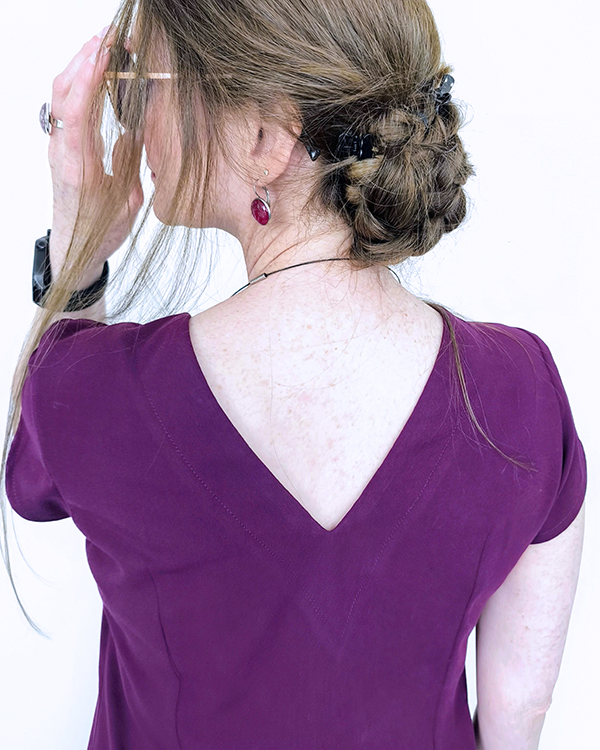 AMICA 38 Kleid Vorne Rund Hinten V