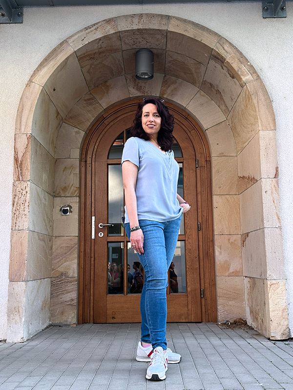 AMICA 44 Grau Blau Seitlich