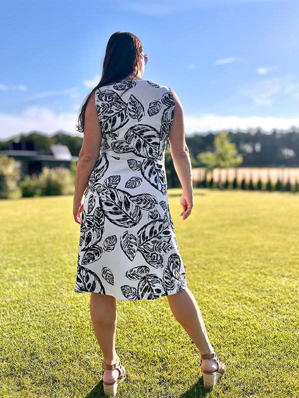 Morgane 42 Schwarzweiß Leinen Rücken