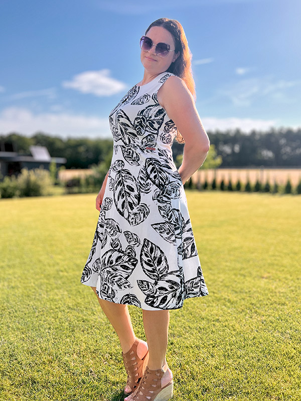 Morgane 42 Schwarzweiß Leinen Seitlich